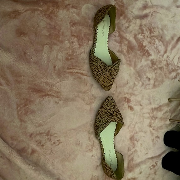 Cheetah Flats Size 9 - Picture 3 of 3